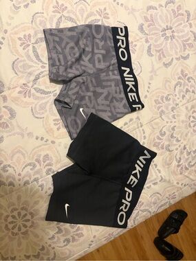 Girls Nike Pro shorts(3)